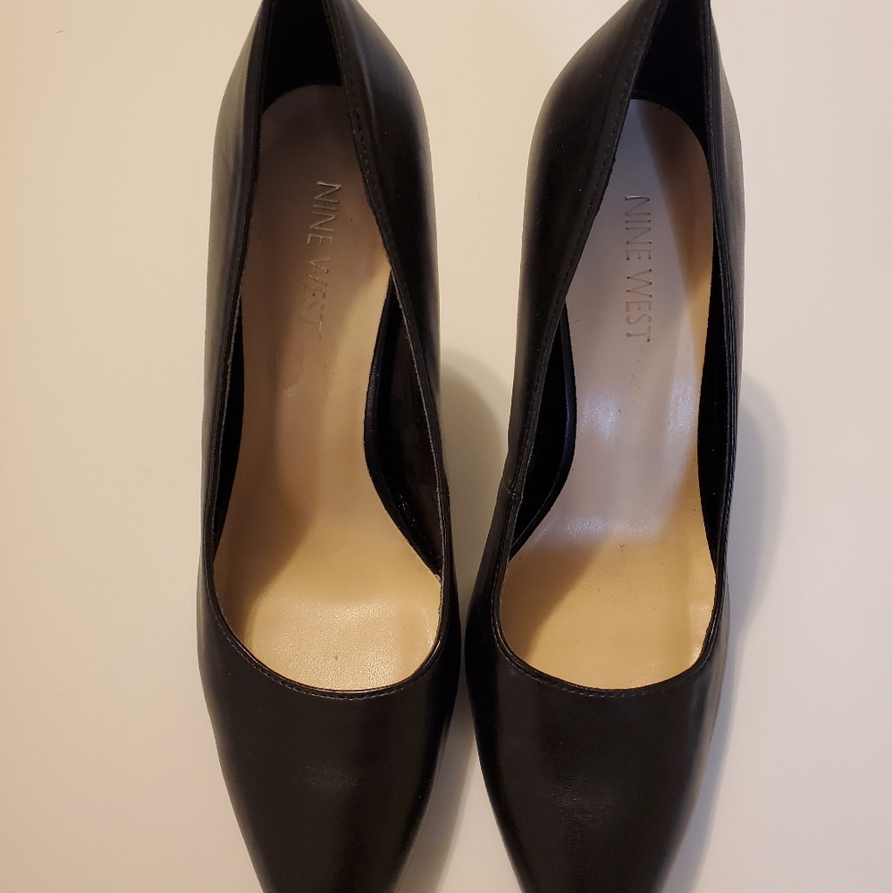 Nine West black pump 7.5